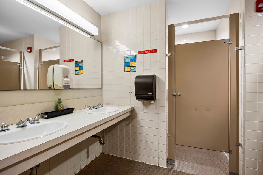 More Photos Of 60 S Pearl St, Albany Office For Sale