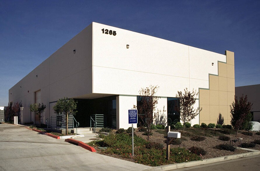 More Photos Of 1265 Distribution Way, Vista Showroom For Lease