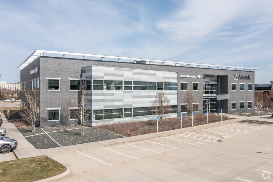 More Photos Of 7545 Ashworth Rd, West Des Moines Office For Lease