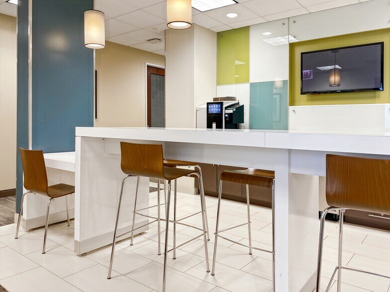 More Photos Of 2700 Patriot Blvd, Glenview Coworking Space