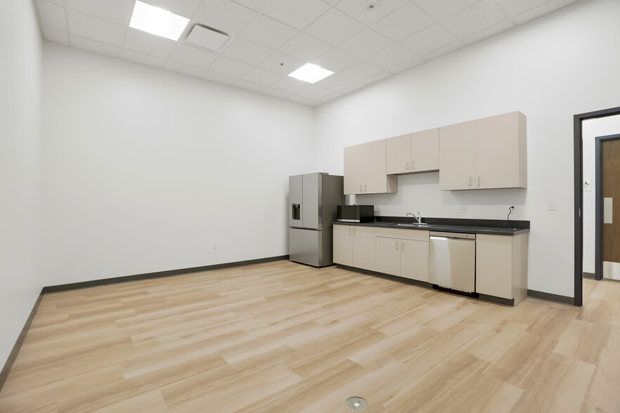 More Photos Of 10795 Dover St, Westminster Warehouse For Lease