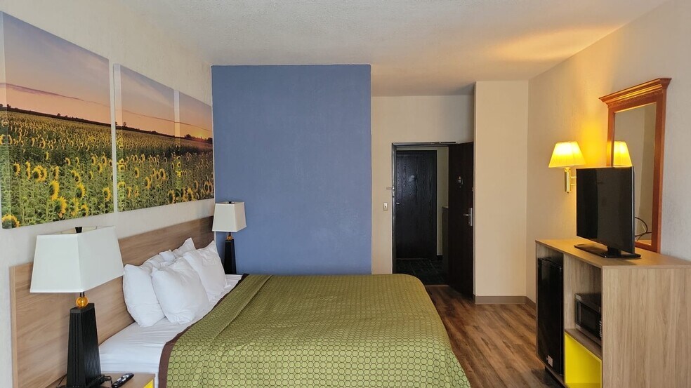 More Photos Of 1510 SW Wanamaker Rd, Topeka Hotel For Sale