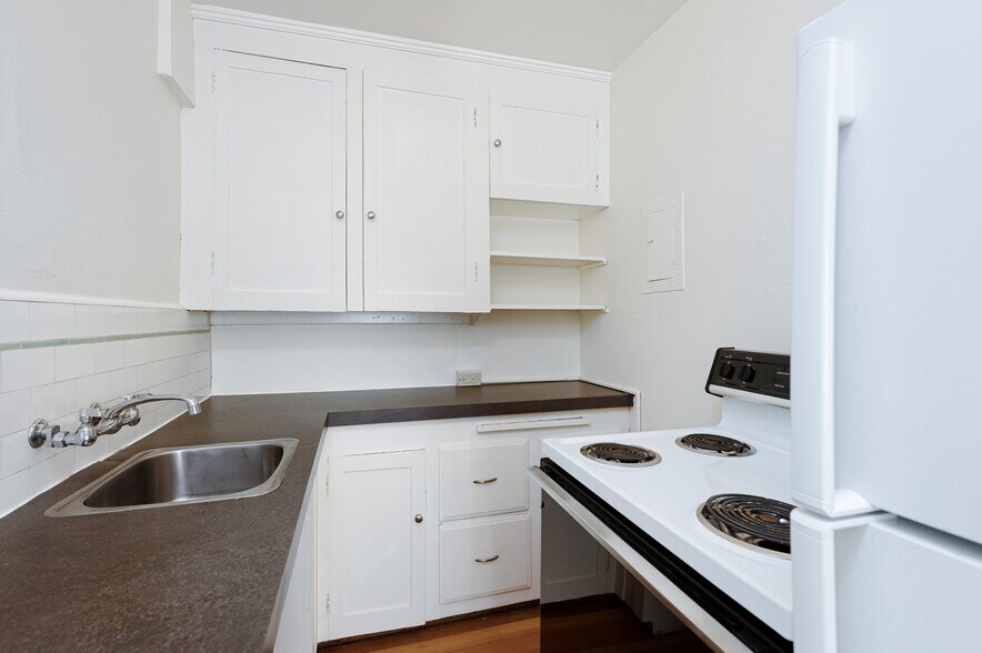 More Photos Of 8008 Greenwood Ave N, Seattle Apartments For Sale