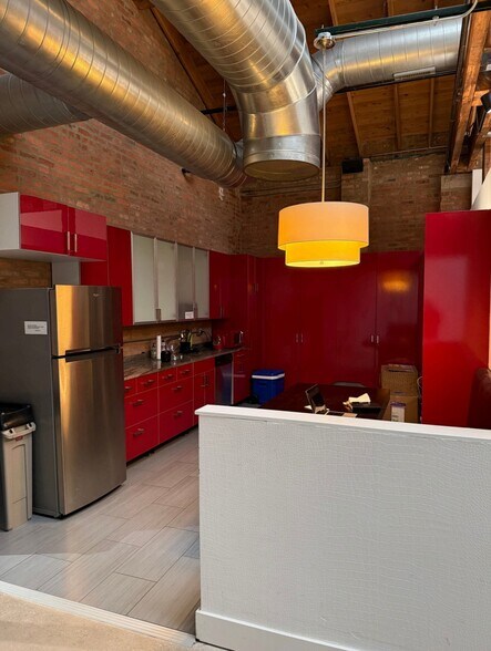 More Photos Of 1360 W Lake St, Chicago General Retail For Lease