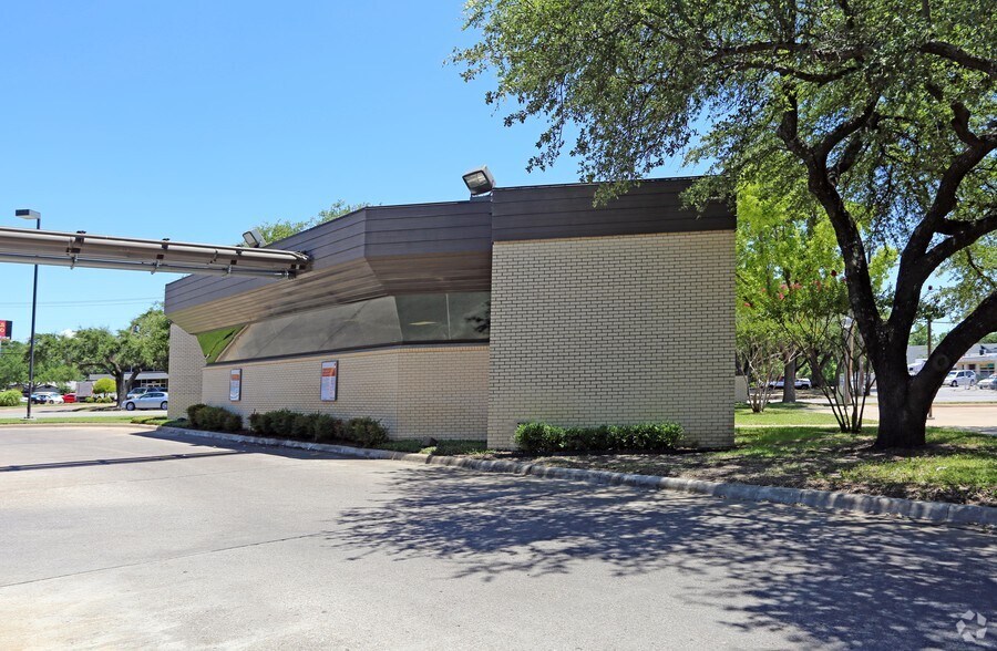 More Photos Of 4805 E Belknap St, Haltom City Bank For Sale