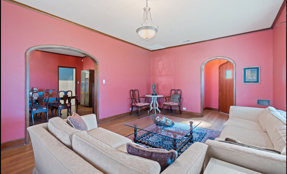 More Photos Of 762 S Guadalupe St, Lockhart Specialty For Sale