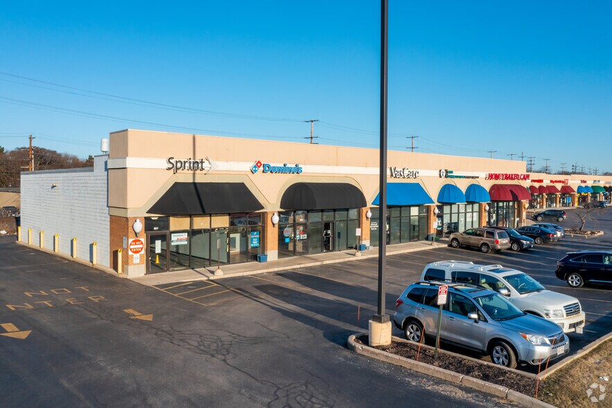 More Photos Of 801-869 N Mayfair Rd, Wauwatosa General Retail For Lease