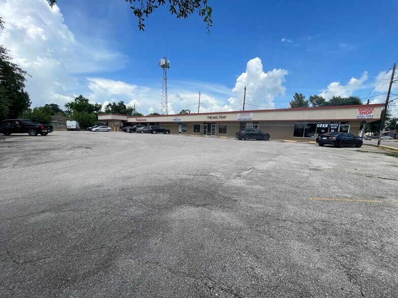 More Photos Of 655 Rouse St, Houston Storefront For Sale