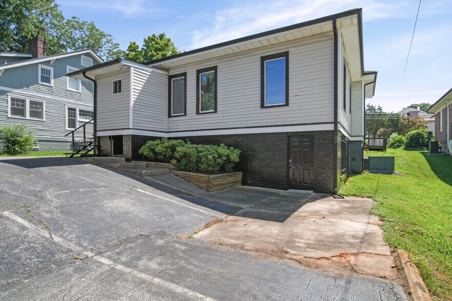 More Photos Of 217 Mocksville Ave, Salisbury Office Residential For Sale