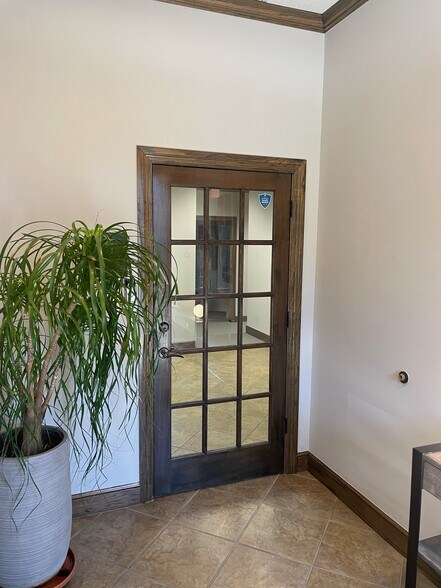 More Photos Of 2118 S Atlanta Pl, Tulsa Office For Lease
