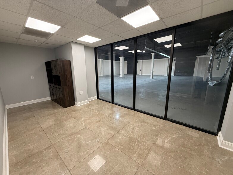 More Photos Of 11300 Space Blvd, Orlando Unknown For Lease