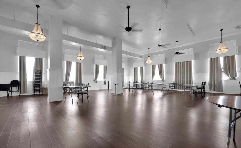 More Photos Of 105 S Paint St, Chillicothe Lodge Meeting Hall For Sale