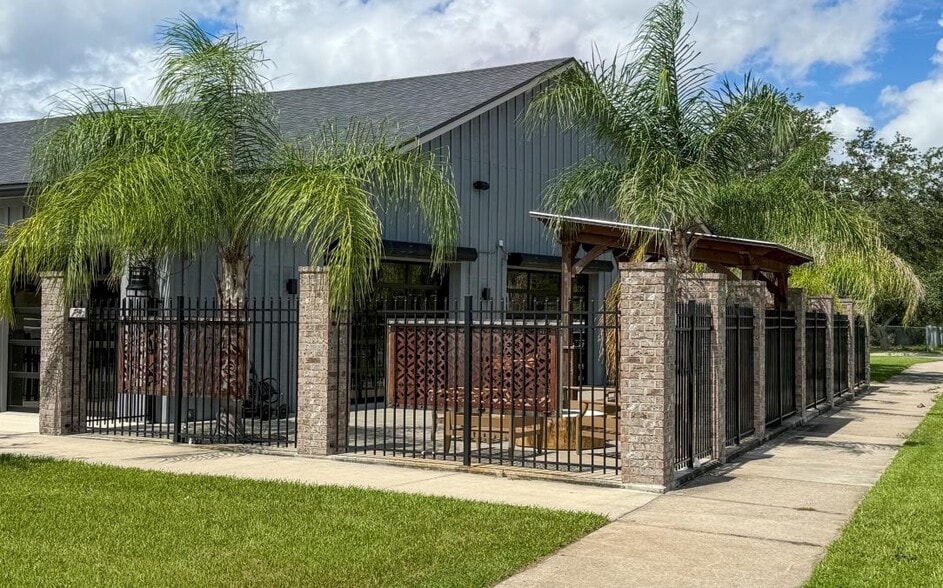 More Photos Of 1341 Airport Rd, Jacksonville Restaurant For Sale