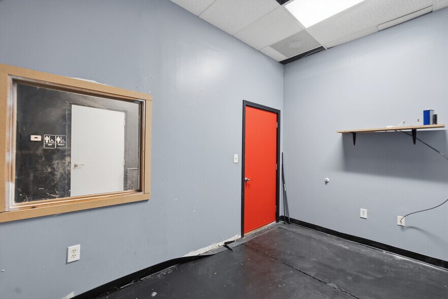 More Photos Of 3435 Medlock Bridge Rd, Peachtree Corners Convenience Store For Lease
