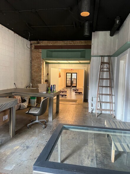 More Photos Of 2211-2213 E State St, Rockford Storefront For Lease