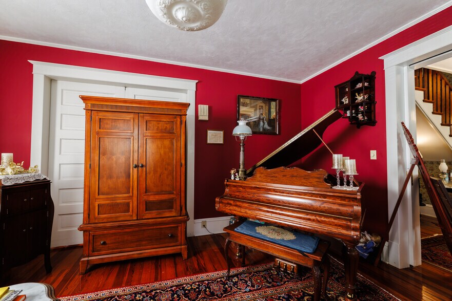 More Photos Of 215 E French Ave, Orange City Hospitality For Sale