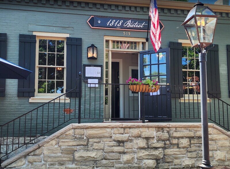 More Photos Of 515 S Main St, Saint Charles General Retail For Sale