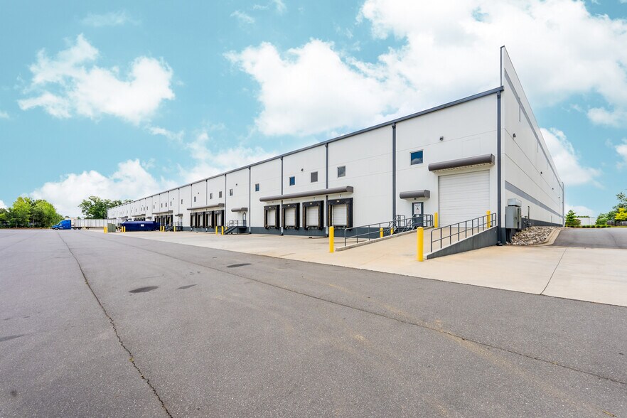 More Photos Of 11201 Ed Brown Rd, Charlotte Warehouse For Lease