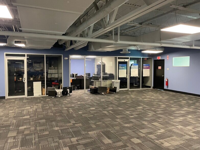 More Photos Of 511 N John Rodes Blvd, Melbourne Office For Lease