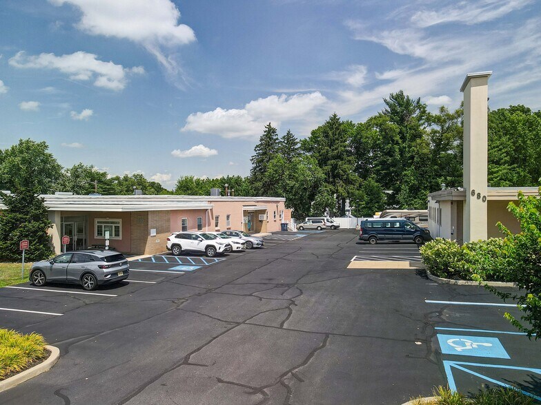 More Photos Of 690 Whitehead Rd, Lawrenceville Office For Sale