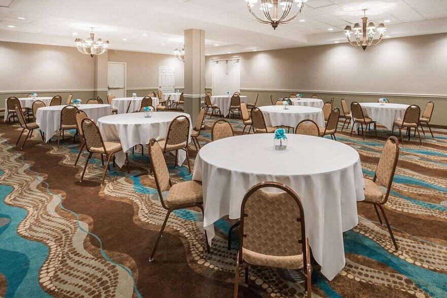 More Photos Of 221 E Kellogg St, Wichita Hotel For Sale