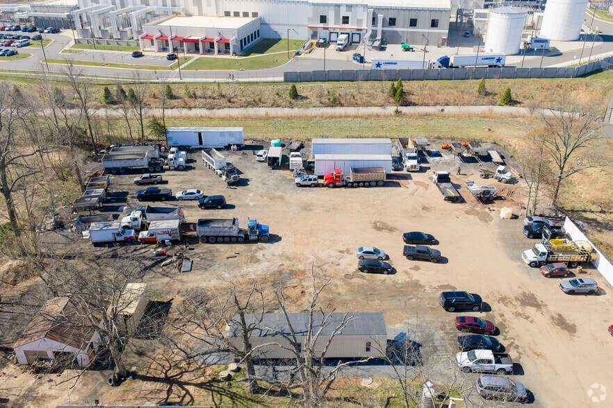 More Photos Of 25119-25137 Arcola Mills Dr, Sterling Land For Lease