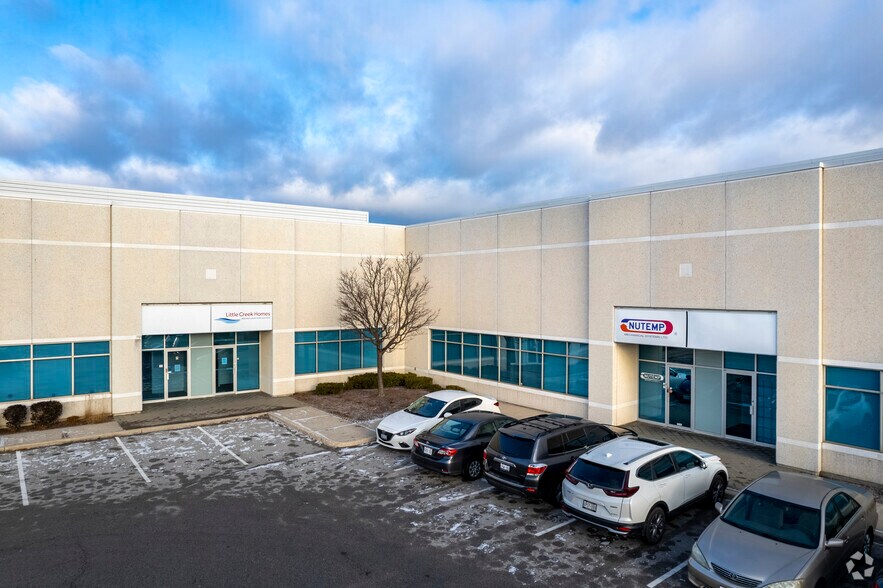 More Photos Of 3535 Laird Rd, Mississauga Warehouse For Lease