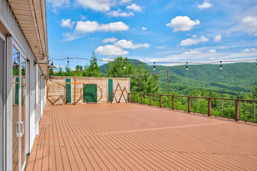 More Photos Of 639 Wagon Wheel Rd, Elk Creek Lodge Meeting Hall For Sale