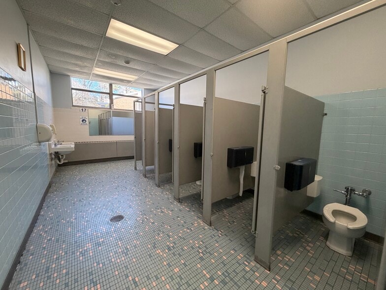 More Photos Of 580 Ratzer Rd, Wayne Schools For Lease