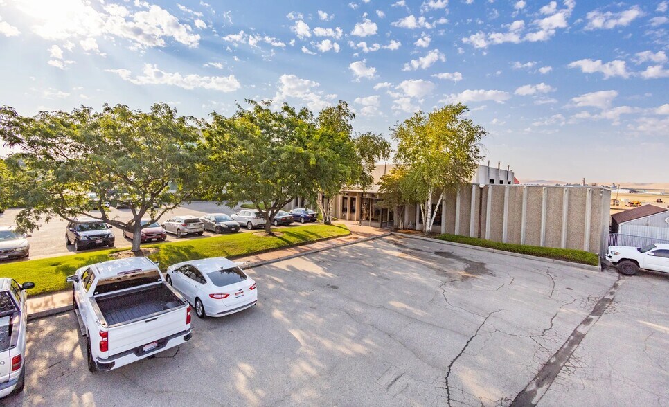 More Photos Of 1257 W Amity Rd, Boise Warehouse For Sale