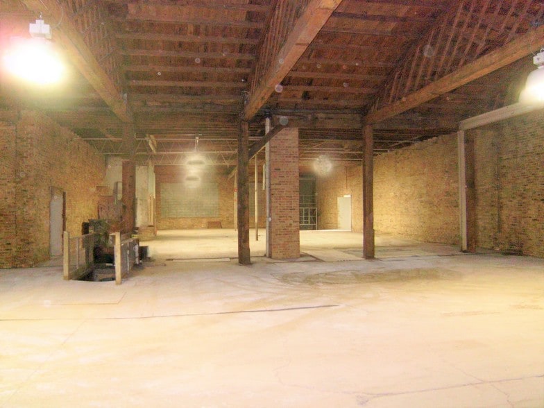 More Photos Of 1931 W Lake St, Chicago Warehouse For Sale
