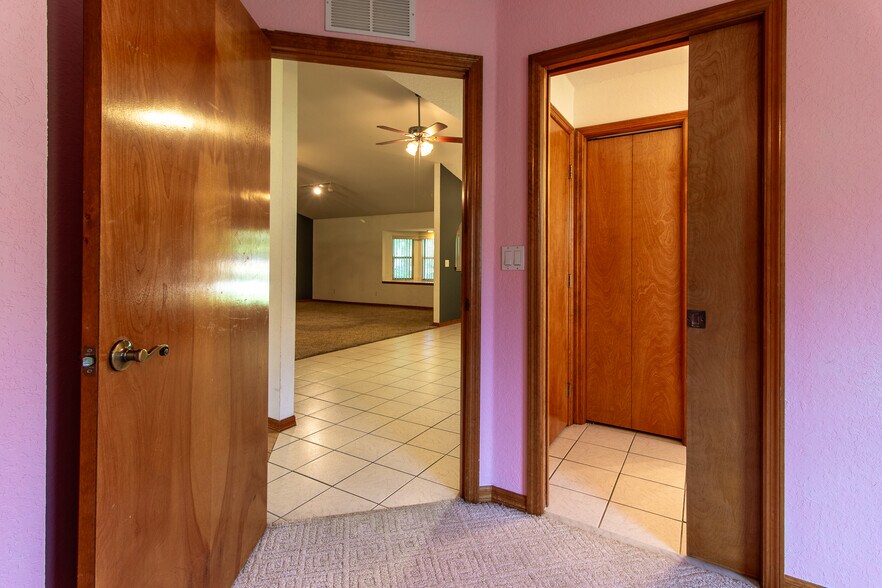 More Photos Of 3255 SE 3rd Ave, Ocala Office Residential For Sale