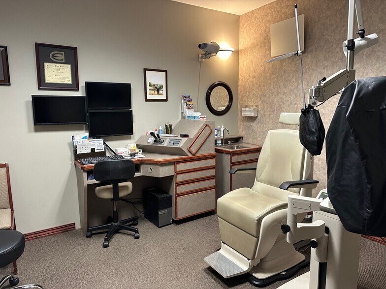 More Photos Of 215 S Andover Rd, Andover Medical For Lease