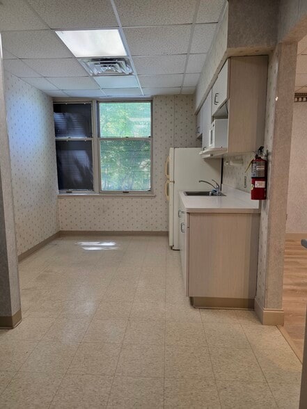 More Photos Of 329 Belleville Ave, Bloomfield Medical For Lease