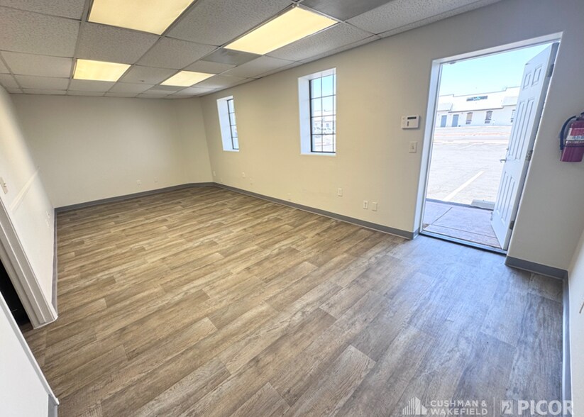 More Photos Of 6898-6902 N Camino Martin, Tucson Warehouse For Lease
