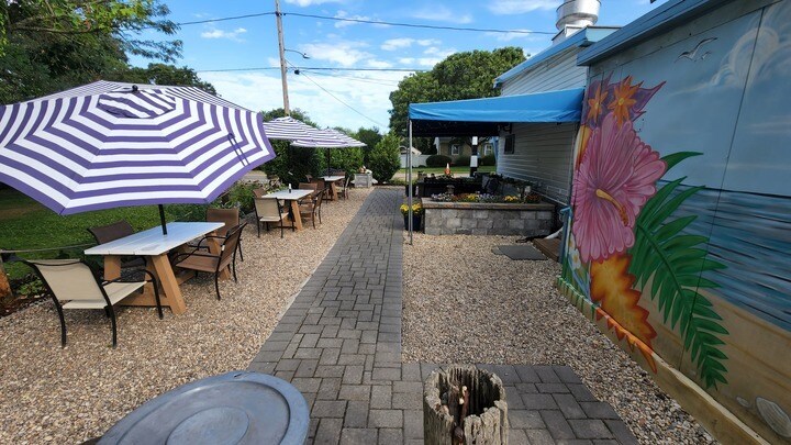 More Photos Of 302 Middle Rd, Blue Point Restaurant For Sale