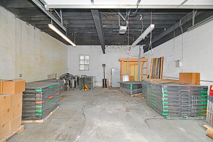 More Photos Of 30R First Ave, Toronto Light Distribution For Sale