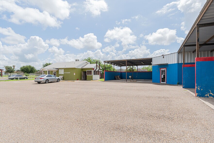 More Photos Of 1606 La Fuente Dr, Penitas Auto Dealership For Sale