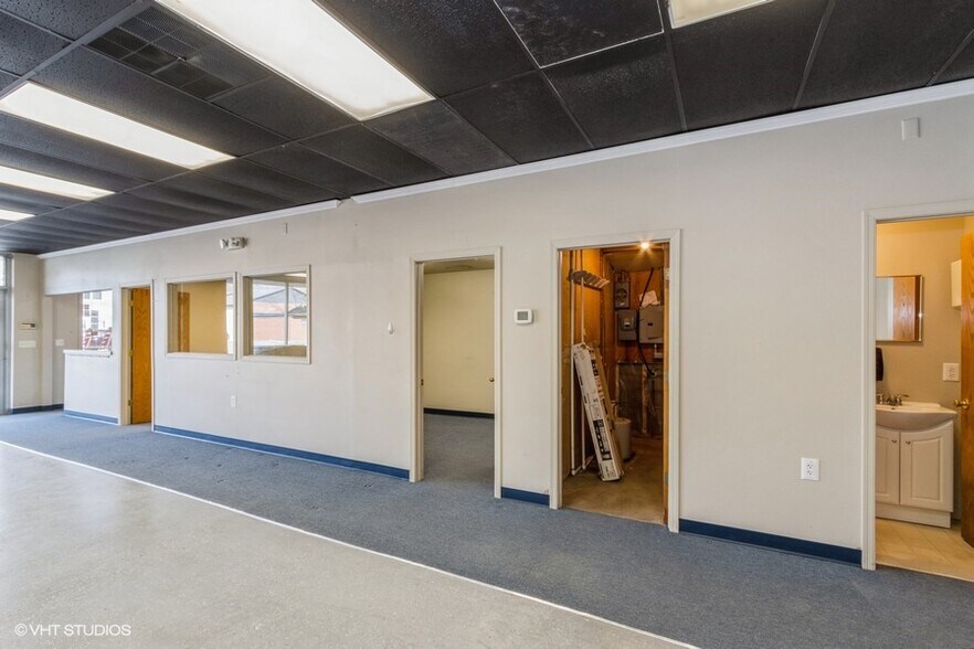 More Photos Of 1207 Highland Ct, Iowa City Showroom For Lease