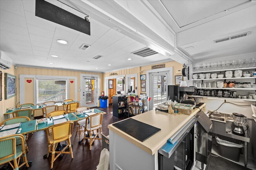 More Photos Of 107 W Curtis St, Simpsonville Freestanding For Sale