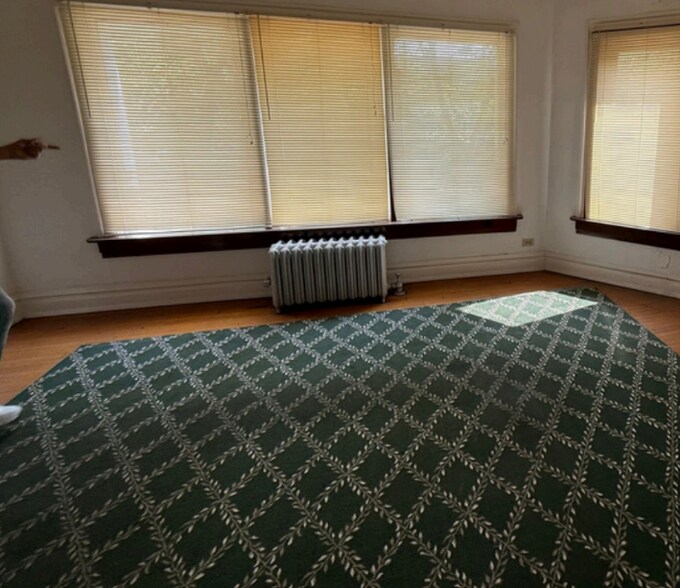 More Photos Of 816 W Agatite Ave, Chicago Apartments For Sale