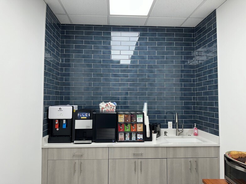More Photos Of 12 Penns Trl, Newtown Medical For Lease