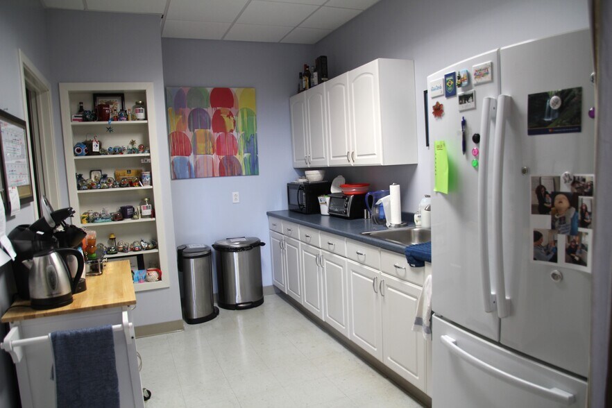 More Photos Of 15 Research Dr, Woodbridge Office For Lease