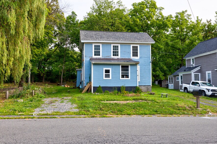 More Photos Of 35 Union St, Ballston Spa Flex For Sale