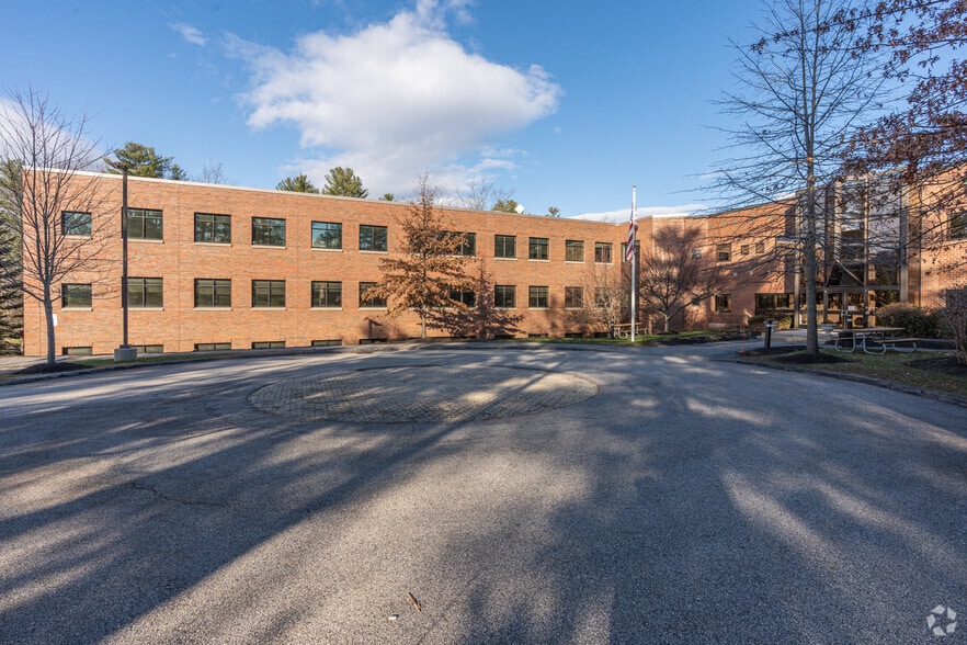 More Photos Of 41 Hutchins Dr, Portland Coworking Space