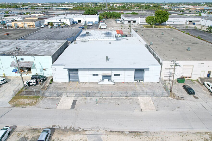 More Photos Of 507 W 17th St, Hialeah Warehouse For Sale