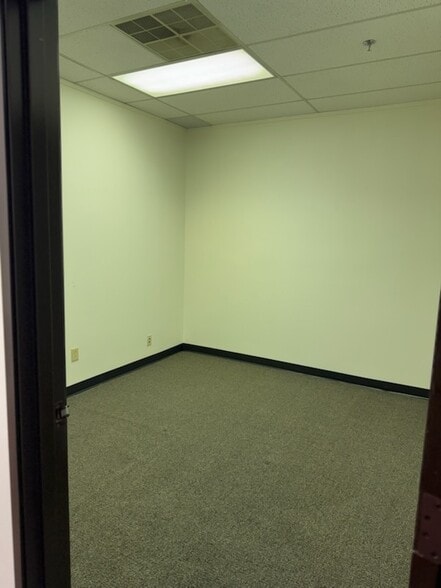 More Photos Of 2400 Lakeview Dr, Amarillo Office For Sale