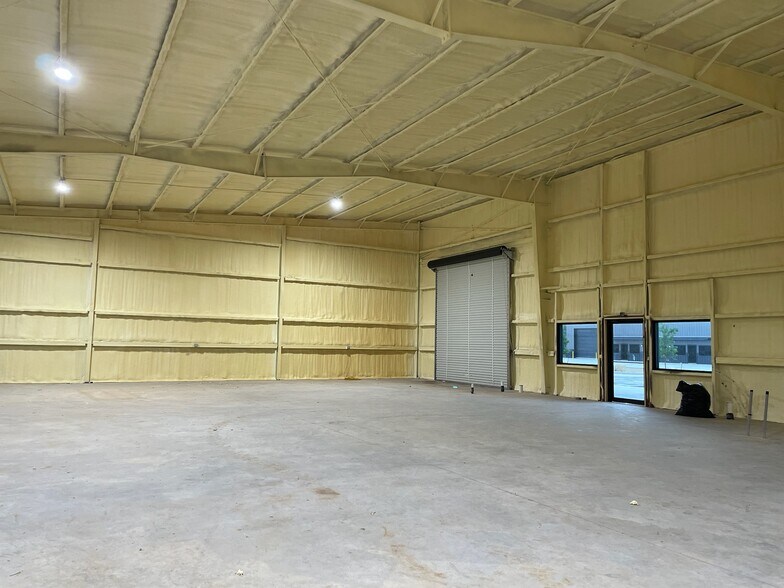 More Photos Of 606 Mill Run, Kerrville Warehouse For Lease