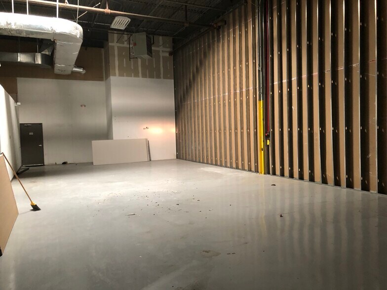 More Photos Of 30 Hook Mountain Rd, Pine Brook Warehouse For Lease