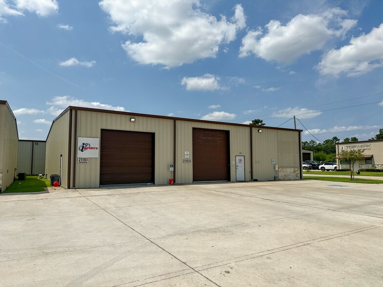 More Photos Of 21161 Blair Rd, Conroe Warehouse For Lease